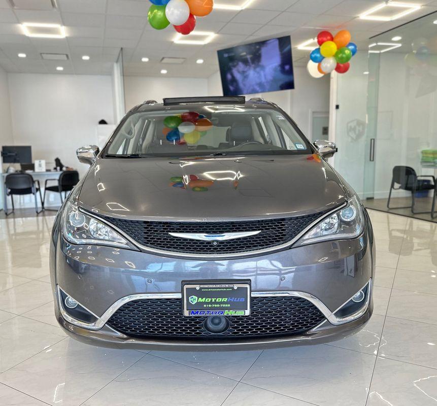 2018 Chrysler Pacifica Limited photo 2