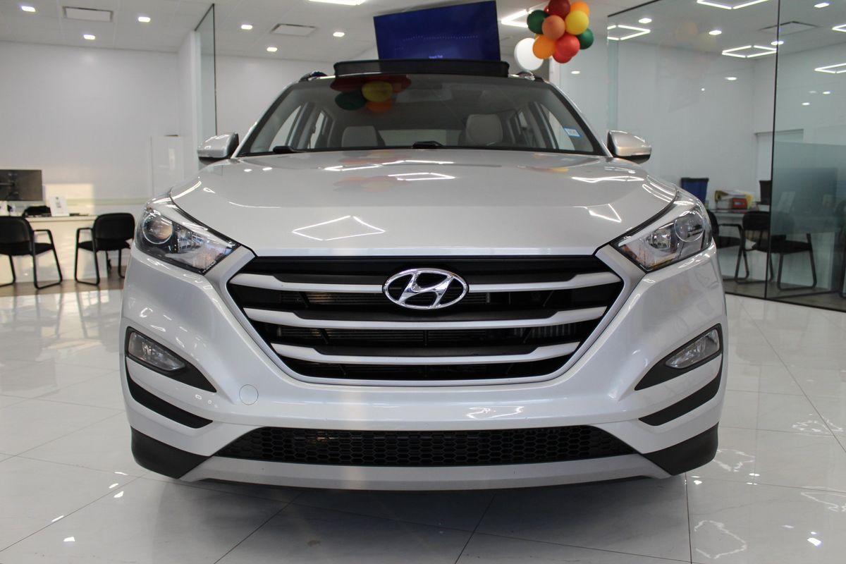 2018 Hyundai Tucson Value photo 2