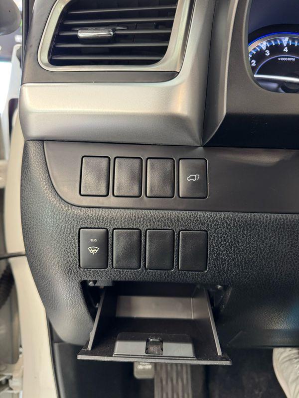 2016 Toyota Highlander XLE photo 13