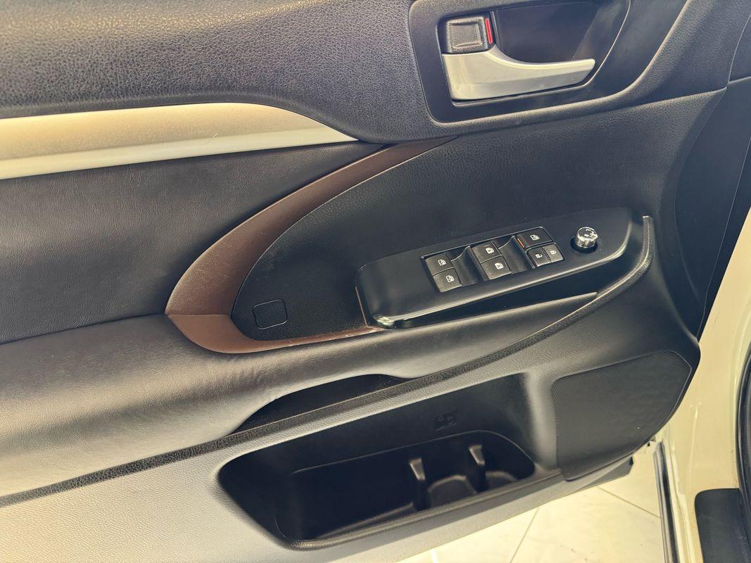 2016 Toyota Highlander XLE photo 14