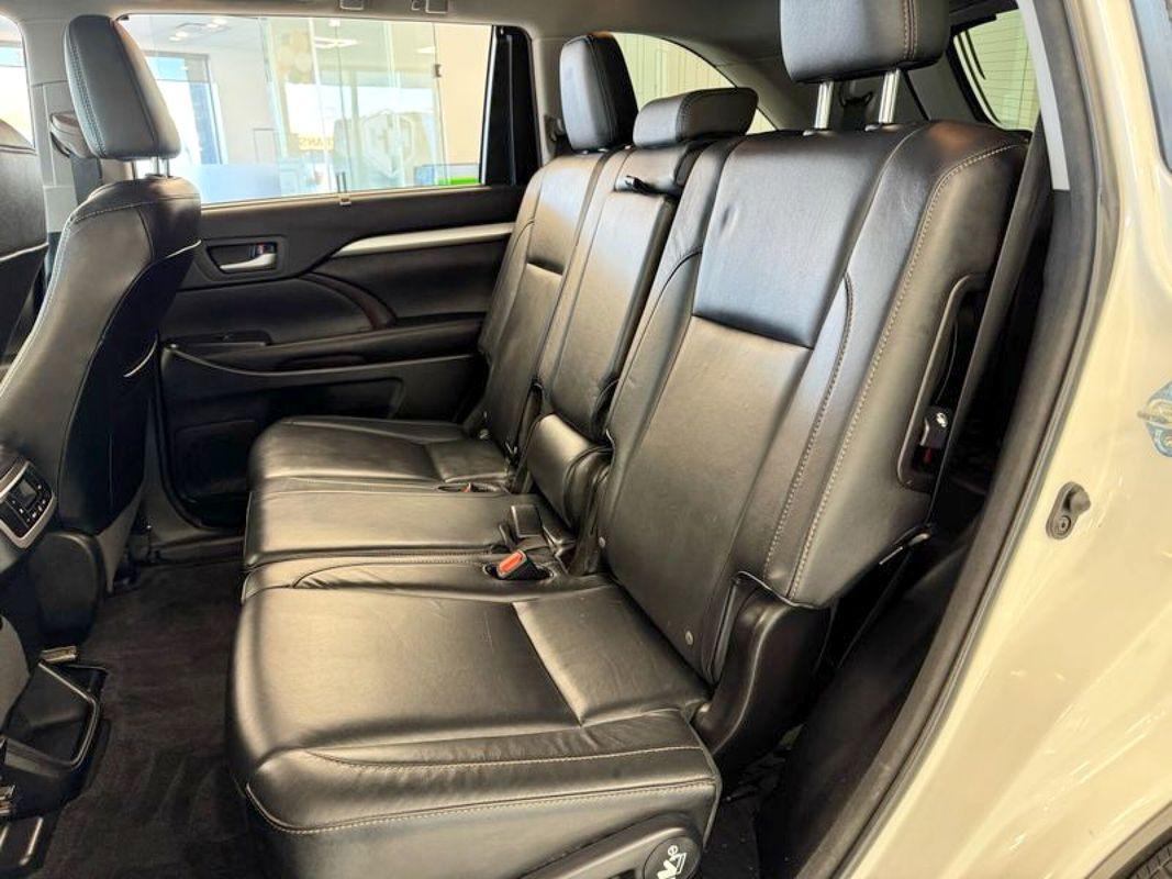 2016 Toyota Highlander XLE photo 16