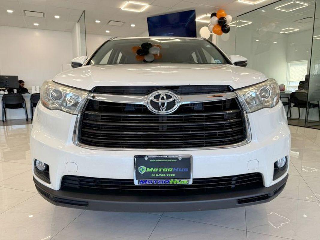 2016 Toyota Highlander XLE photo 2