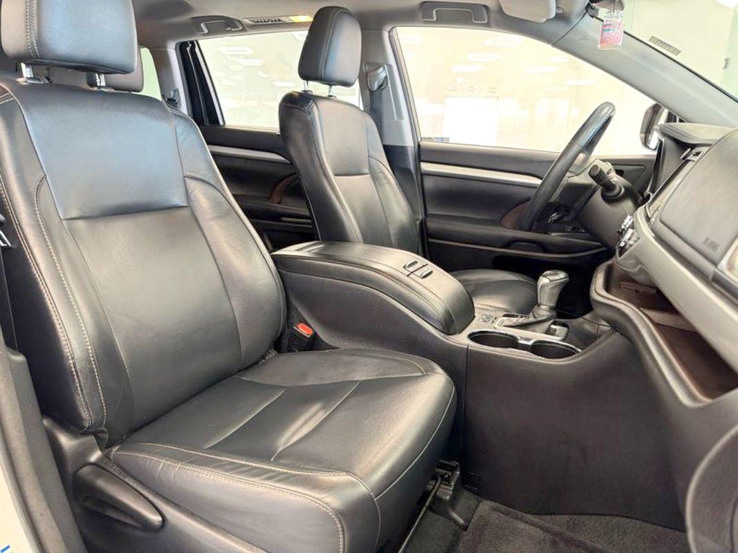 2016 Toyota Highlander XLE photo 18