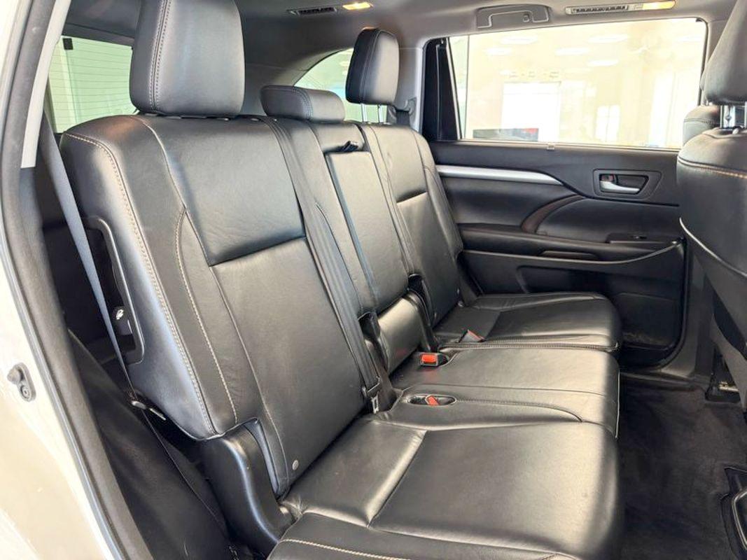 2016 Toyota Highlander XLE photo 19