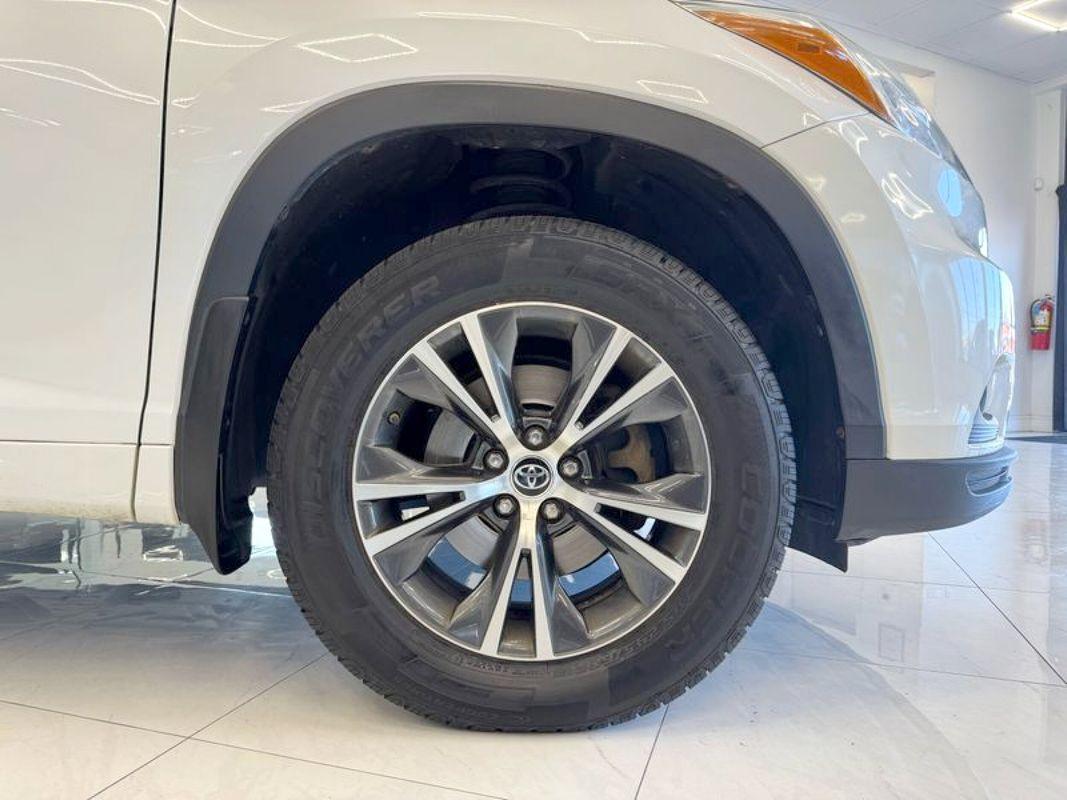 2016 Toyota Highlander XLE photo 24