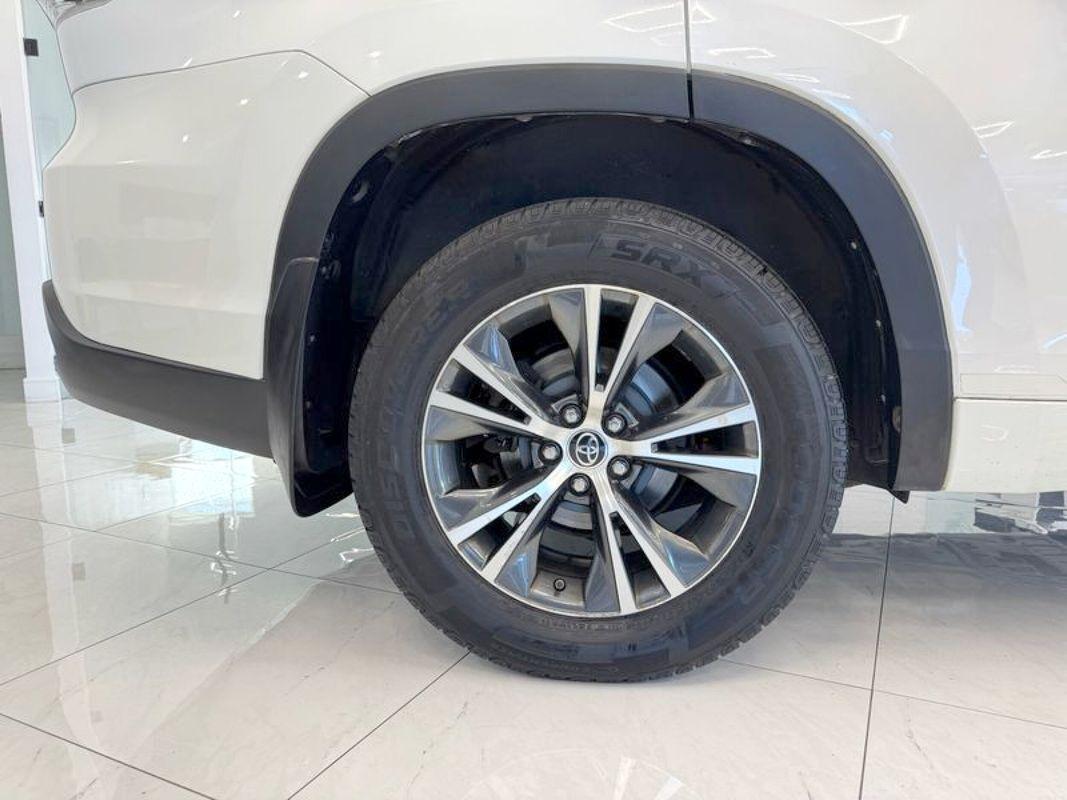 2016 Toyota Highlander XLE photo 25
