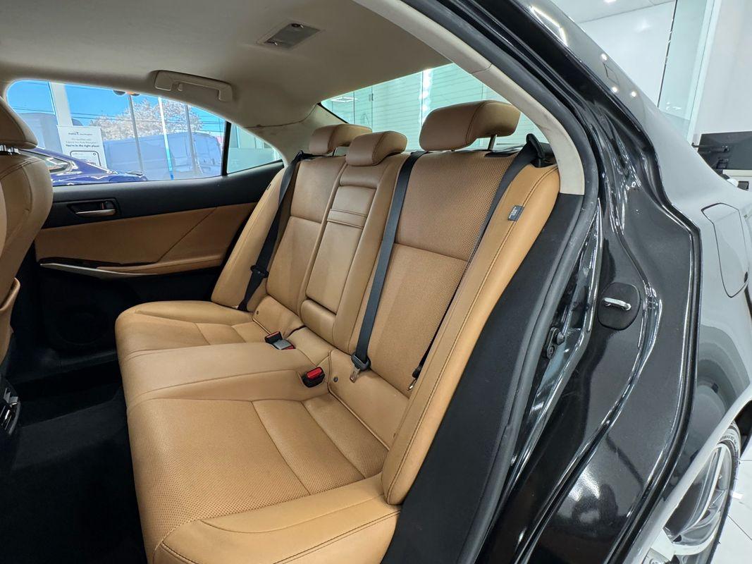 2017 Lexus IS 300 photo 10