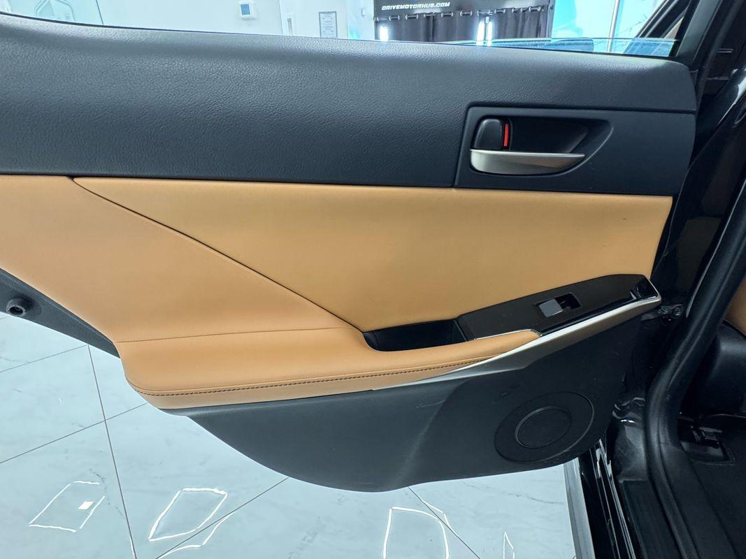 2017 Lexus IS 300 photo 11