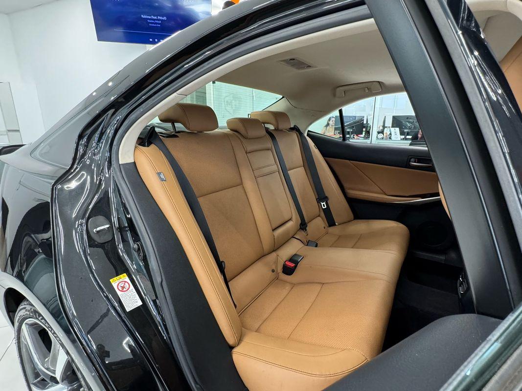 2017 Lexus IS 300 photo 14
