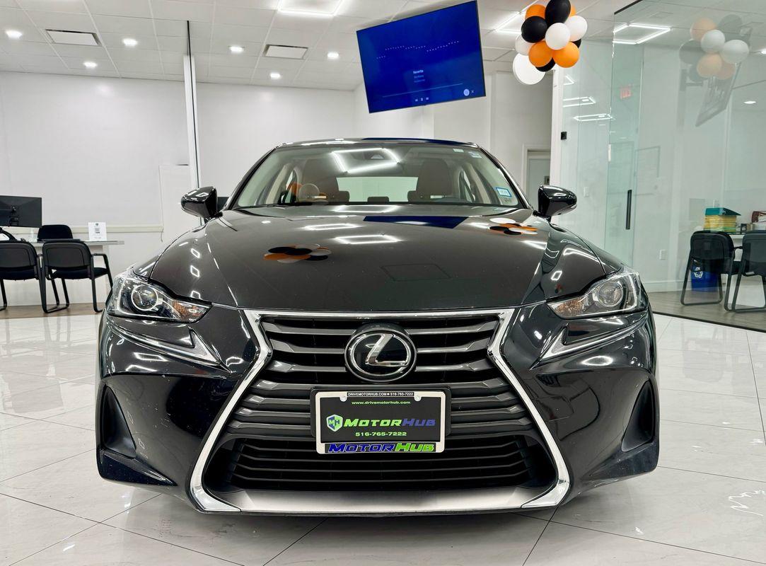 2017 Lexus IS 300 photo 2