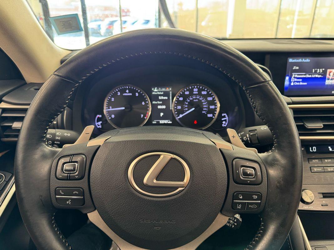 2017 Lexus IS 300 photo 19