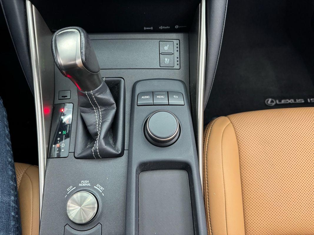 2017 Lexus IS 300 photo 22