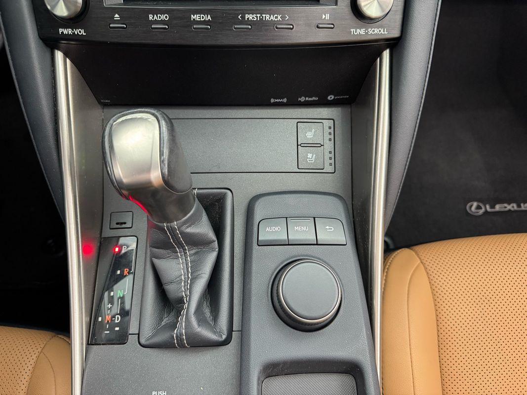 2017 Lexus IS 300 photo 23