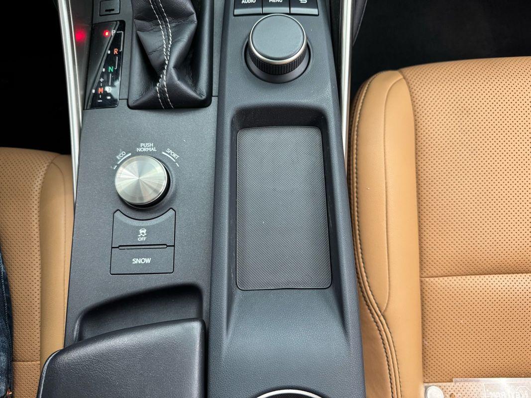 2017 Lexus IS 300 photo 24