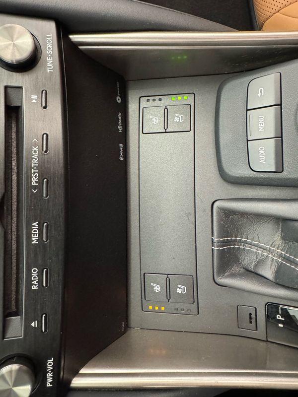 2017 Lexus IS 300 photo 29
