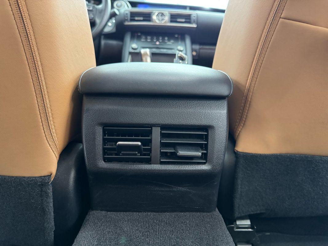 2017 Lexus IS 300 photo 32