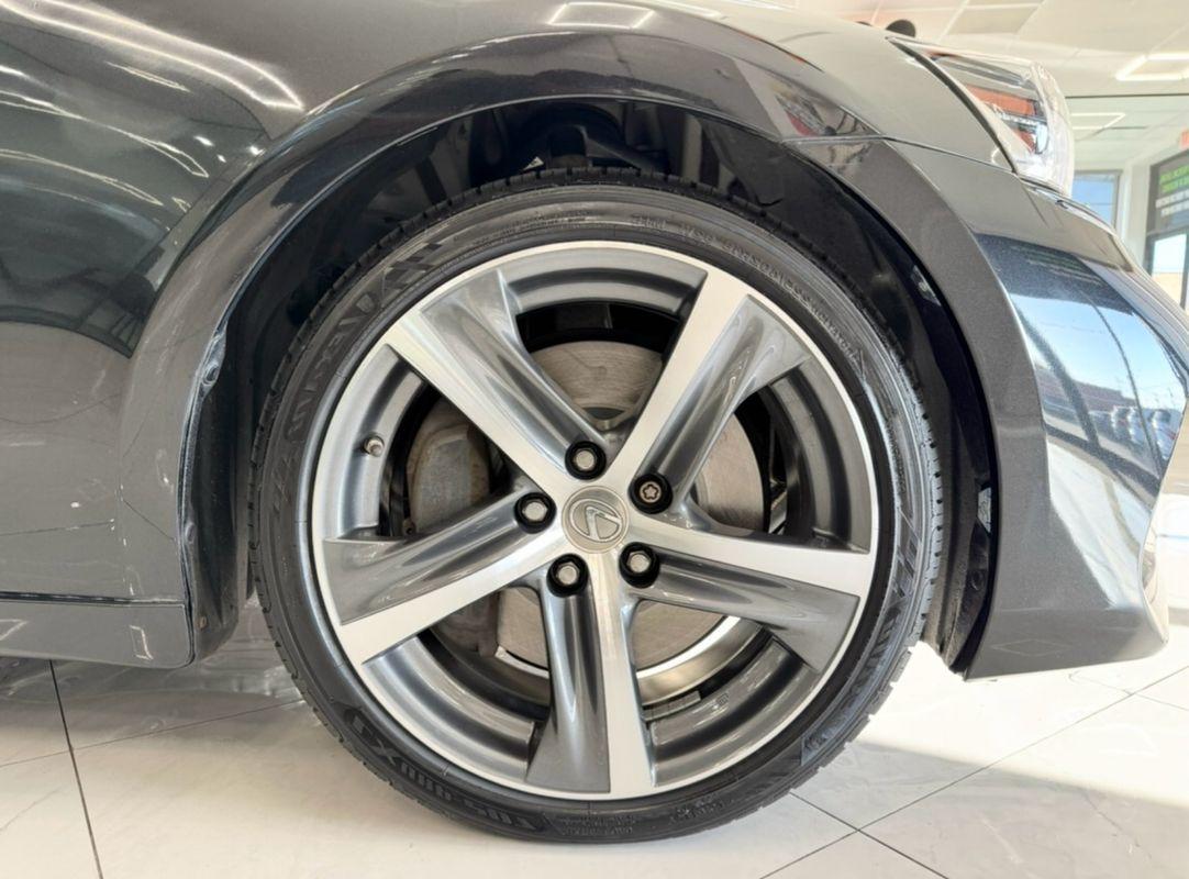 2017 Lexus IS 300 photo 34