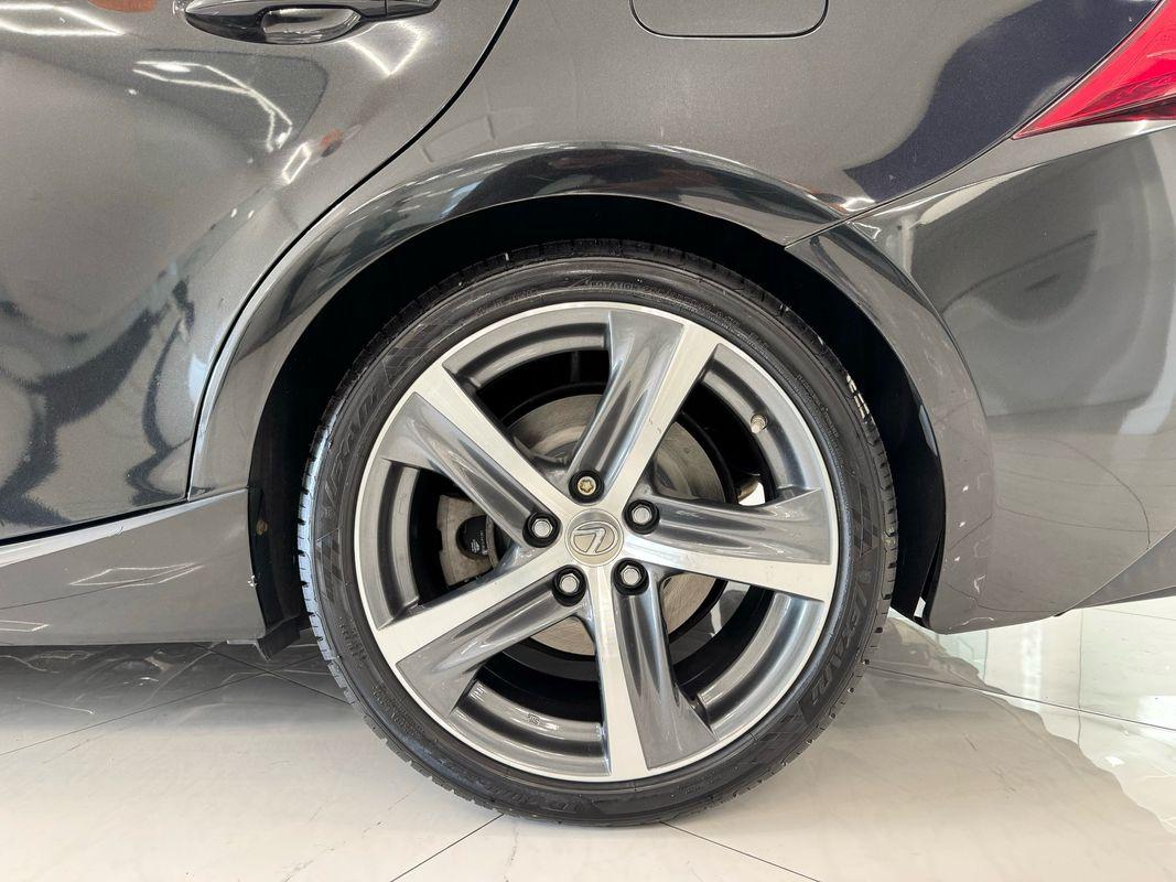 2017 Lexus IS 300 photo 36