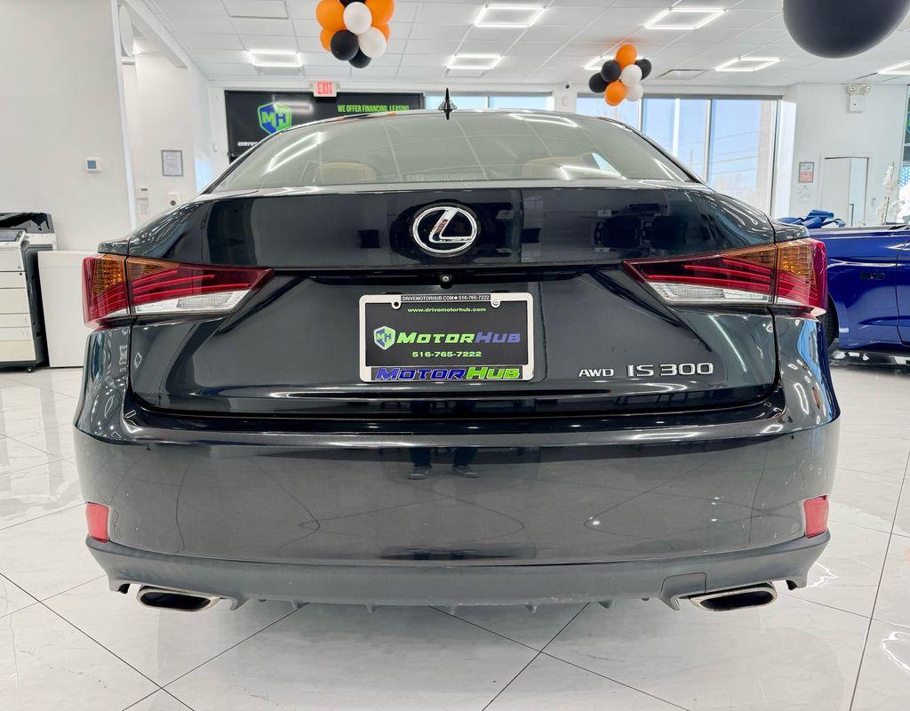 2017 Lexus IS 300 photo 5