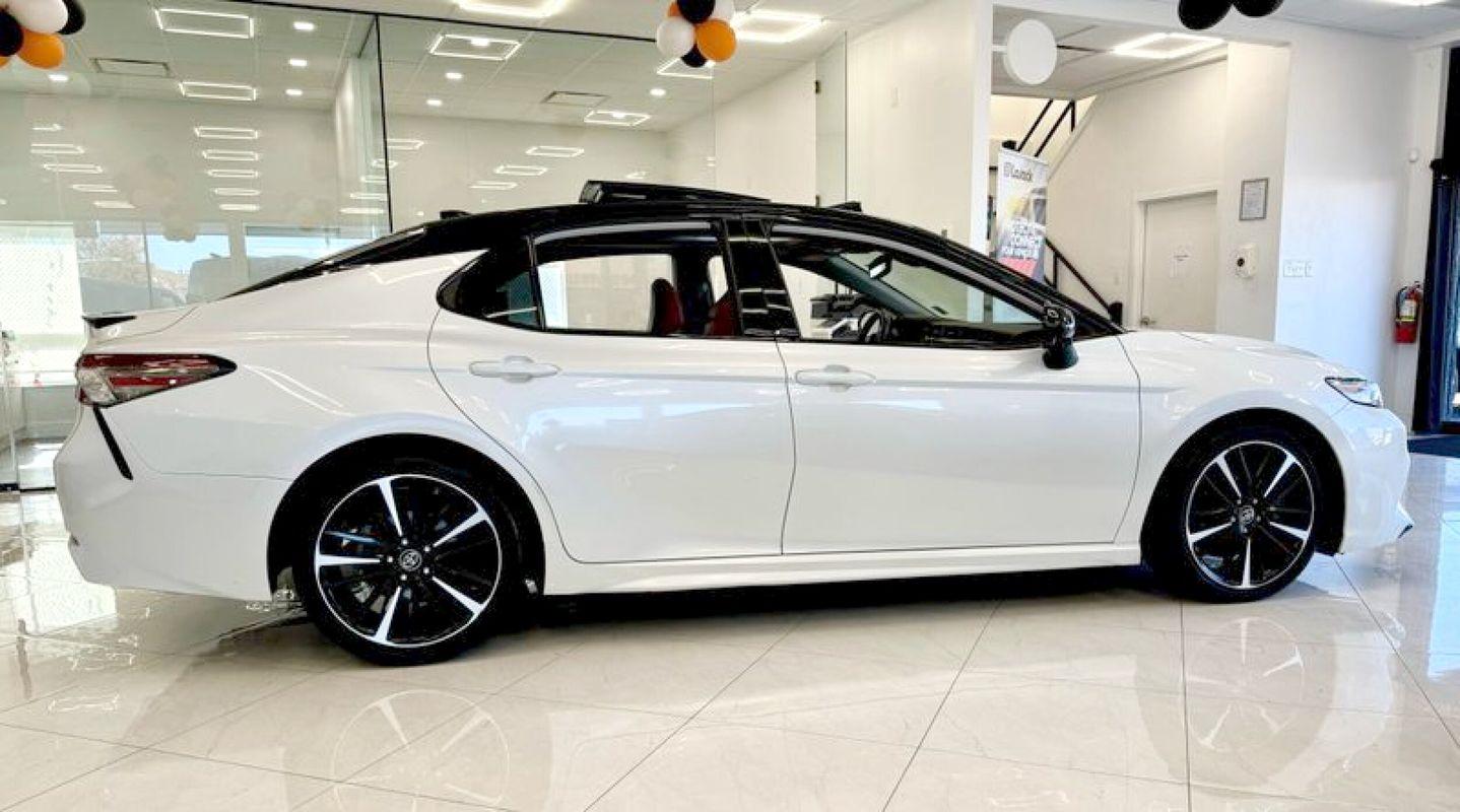 2019 Toyota Camry XSE photo 4