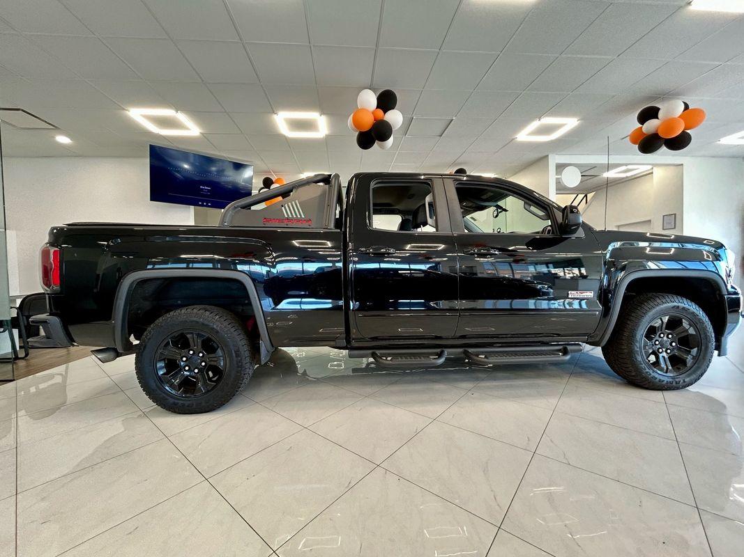 2017 Gmc Sierra 1500 SLT photo 2
