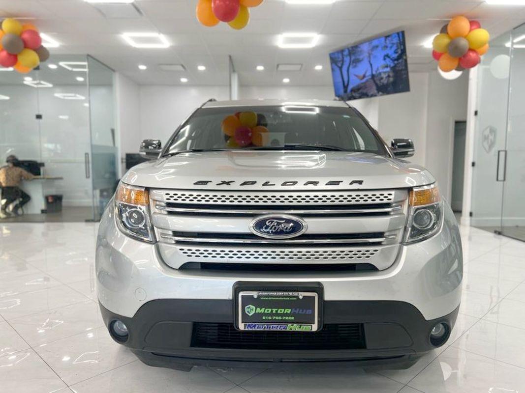 2014 Ford Explorer XLT photo 2
