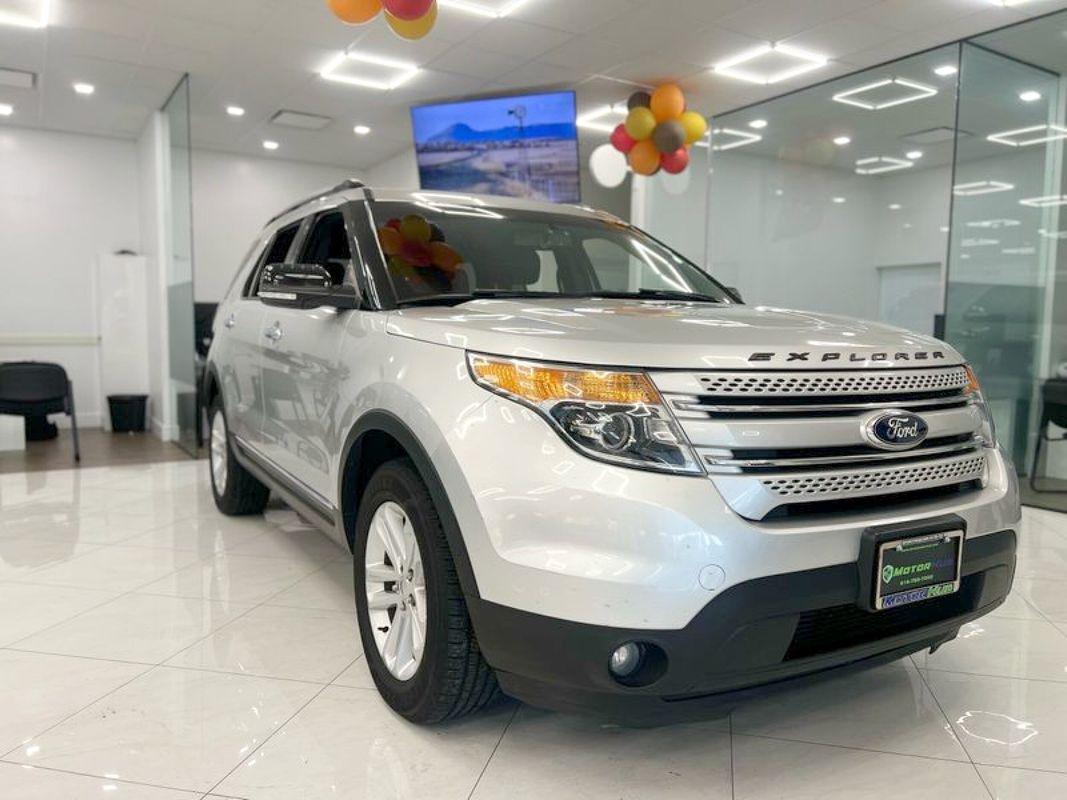 2014 Ford Explorer XLT photo 3
