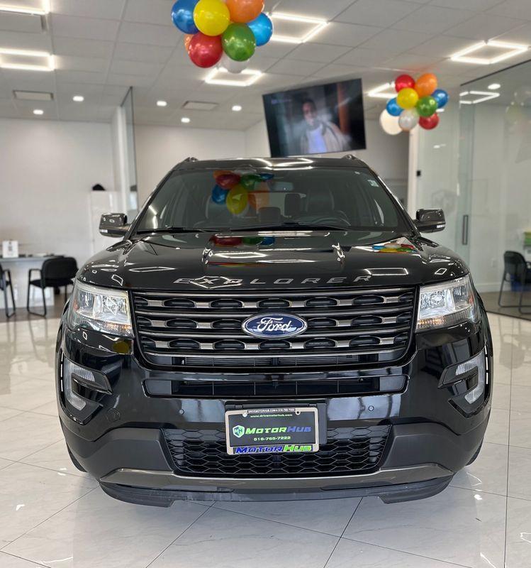 2017 Ford Explorer XLT photo 2