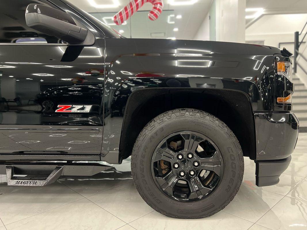 2017 Chevrolet Silverado 1500 LT photo 4