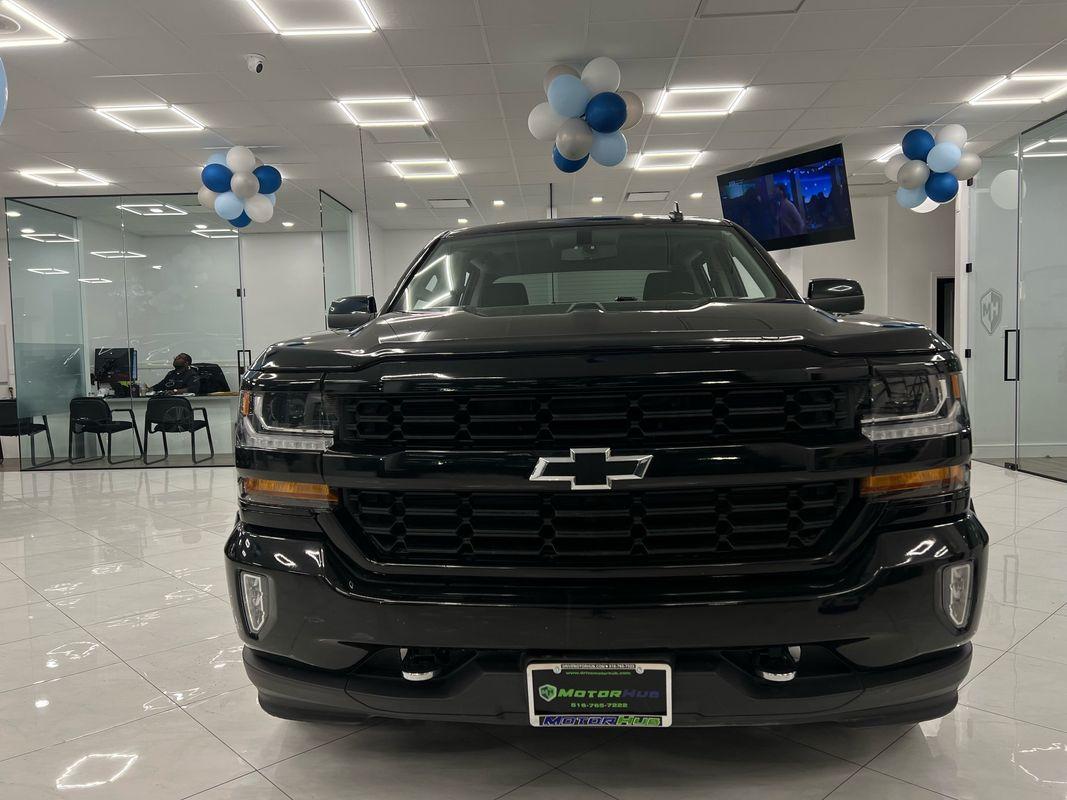 2018 Chevrolet Silverado 1500 LT Z71 photo 2