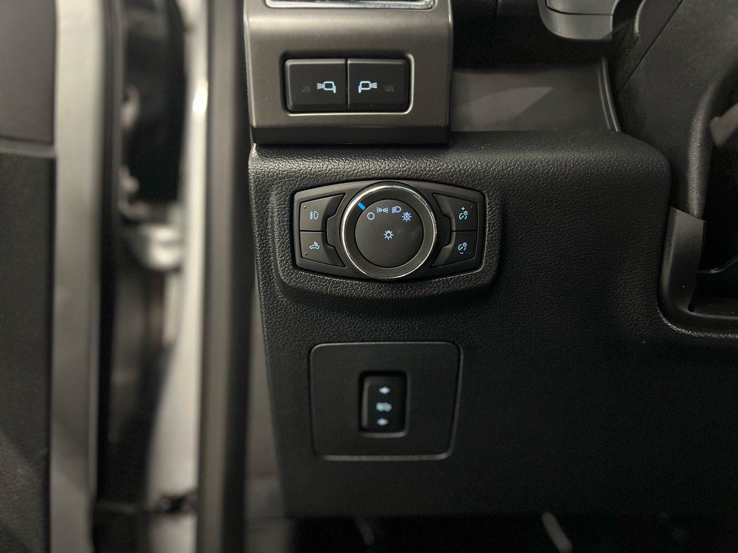 2016 Ford F-150 XLT photo 26