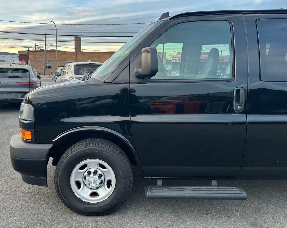 2019 Chevrolet Express LS 3500 photo 4