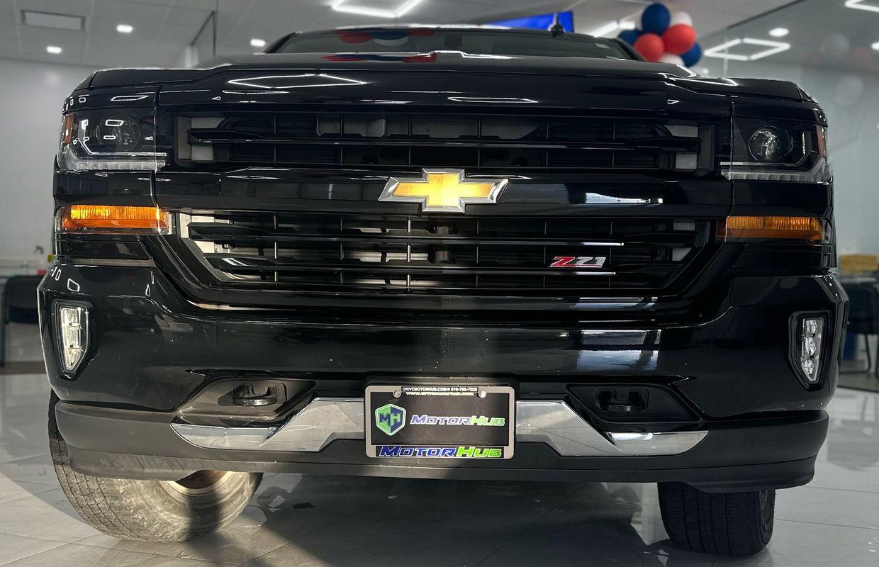 2017 Chevrolet Silverado 1500 LT Z71 photo 2