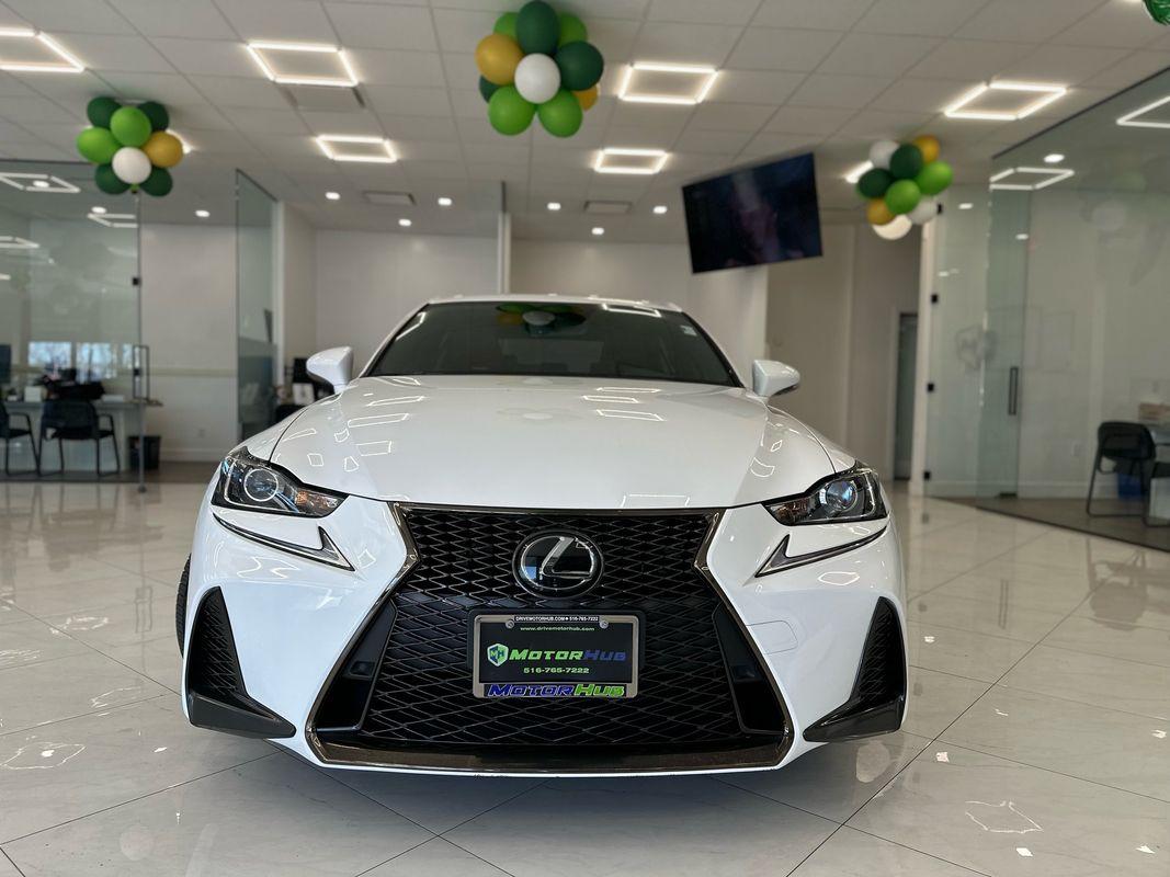 2018 Lexus IS 300 photo 2
