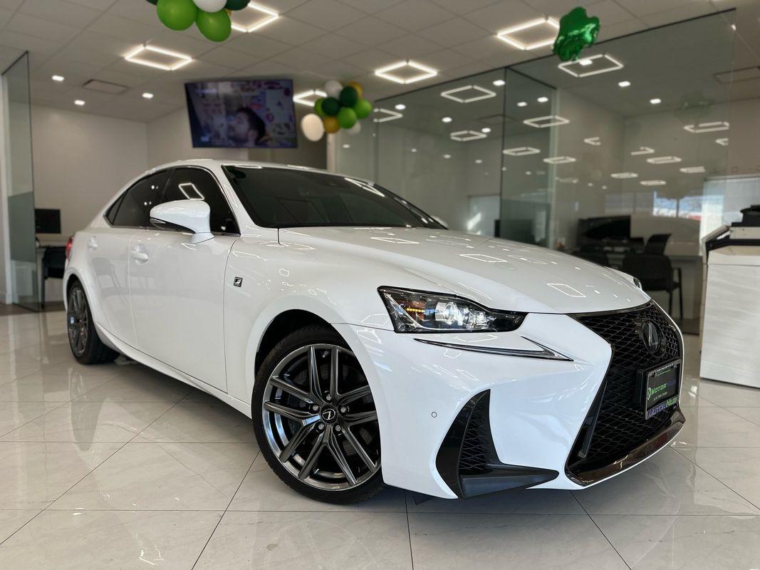 2018 Lexus IS 300 photo 3