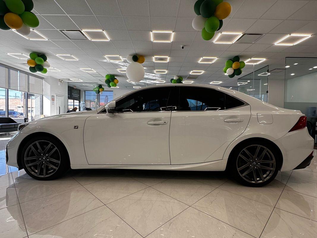 2018 Lexus IS 300 photo 4