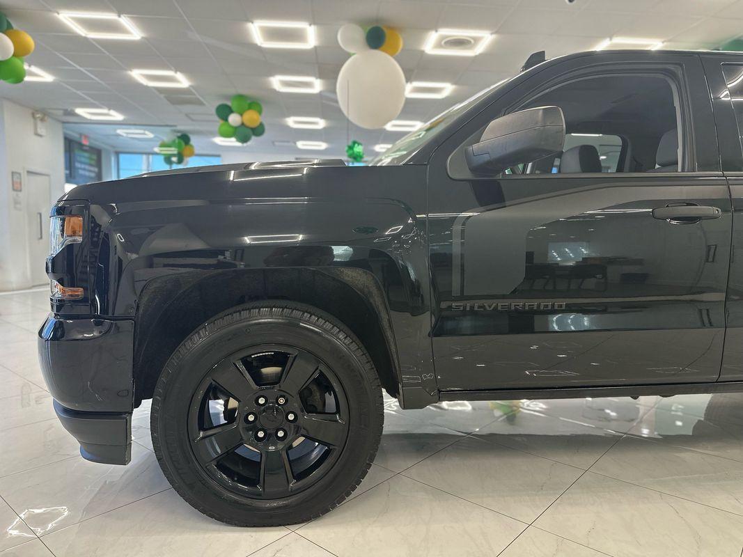 2018 Chevrolet Silverado 1500 Custom photo 4