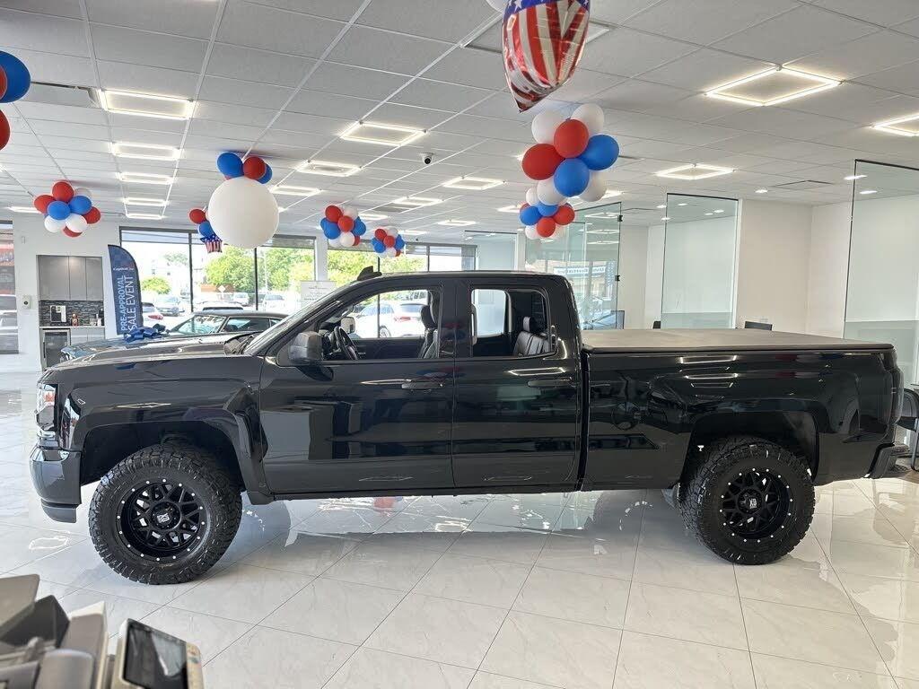2017 Chevrolet Silverado 1500 LTZ photo 3