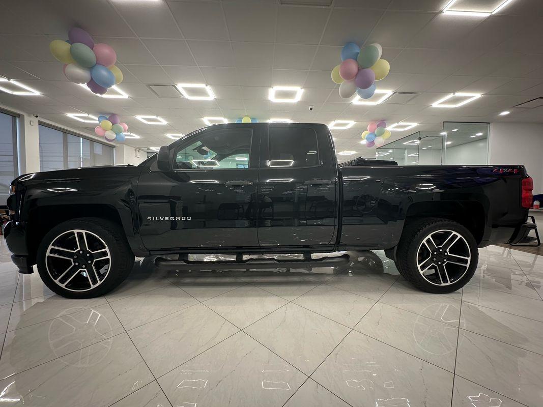 2018 Chevrolet Silverado 1500 Custom photo 4
