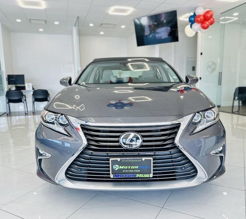 2017 Lexus ES 350 Luxury photo 2