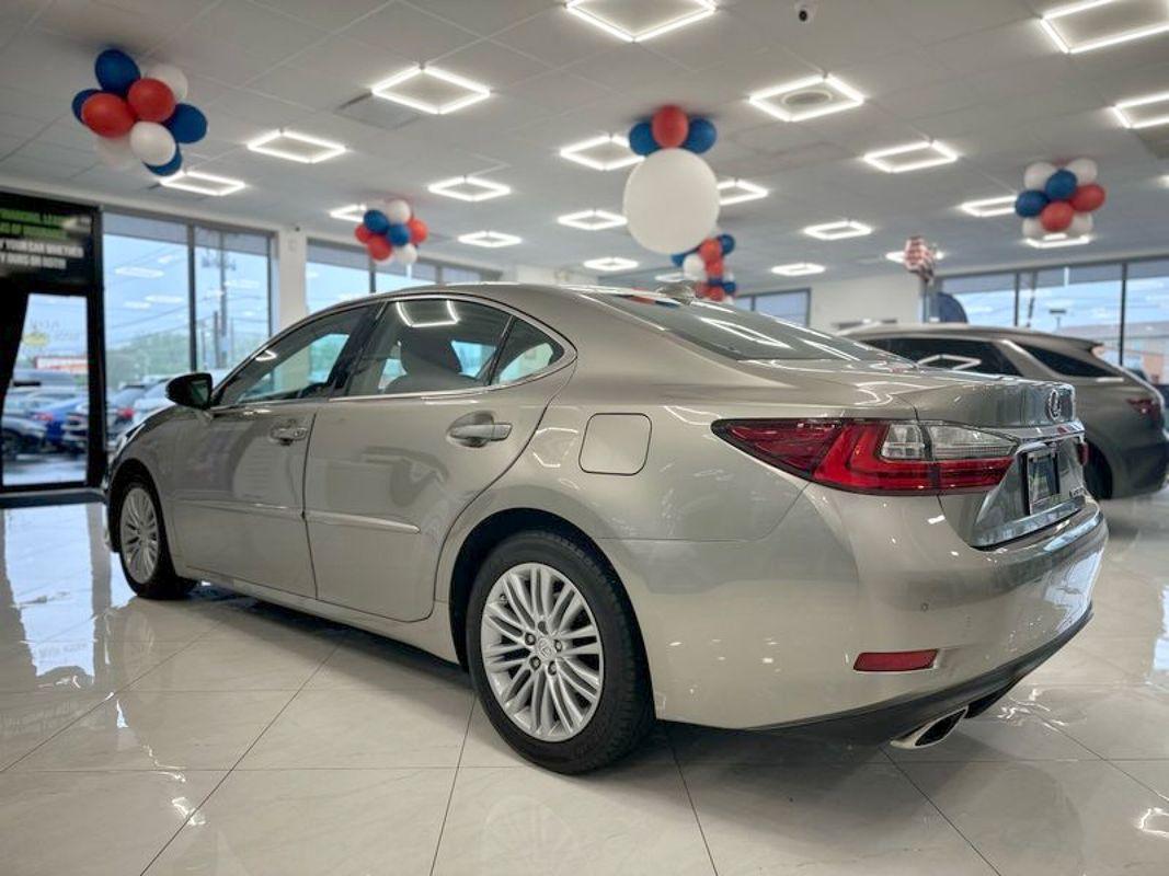 2016 Lexus ES 350 photo 10