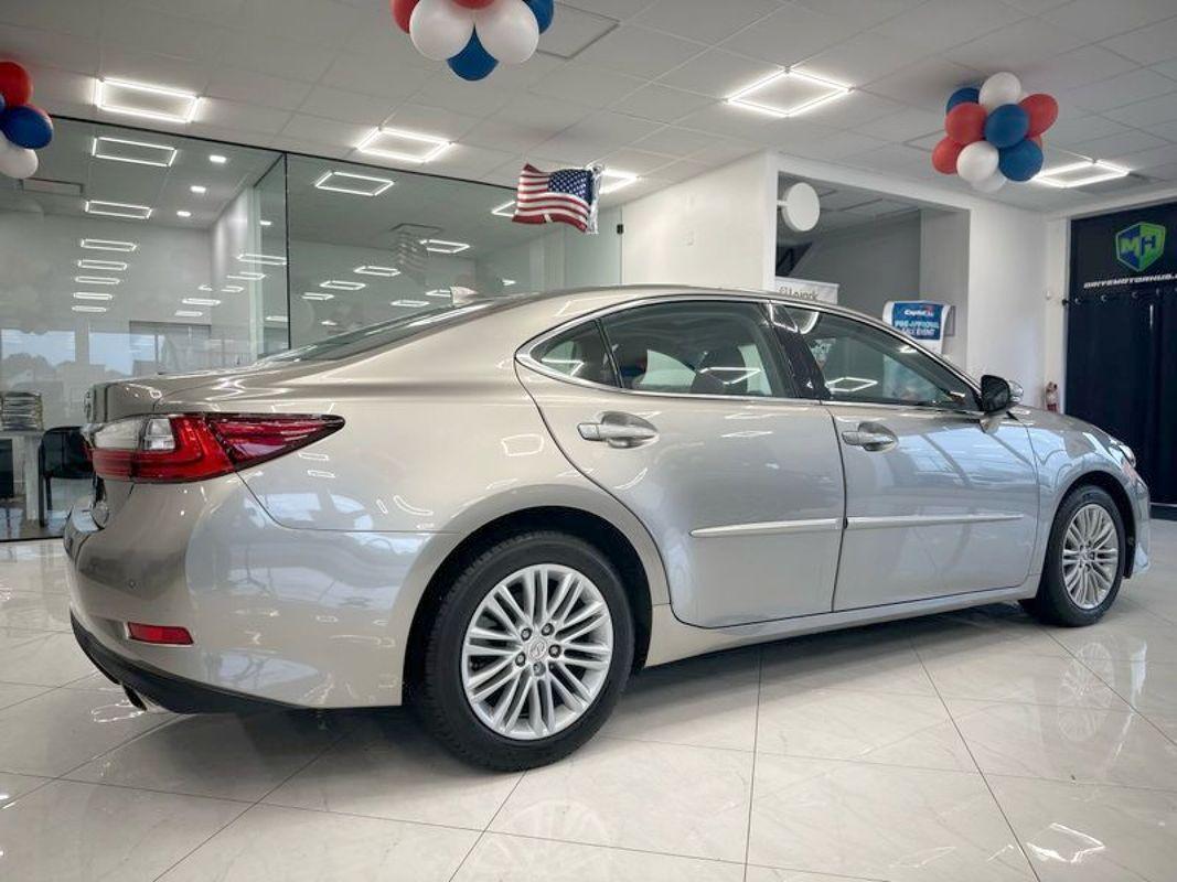 2016 Lexus ES 350 photo 12