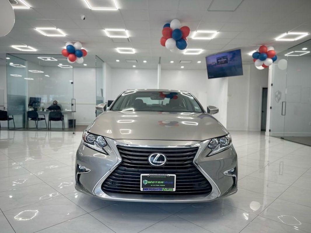 2016 Lexus ES 350 photo 2