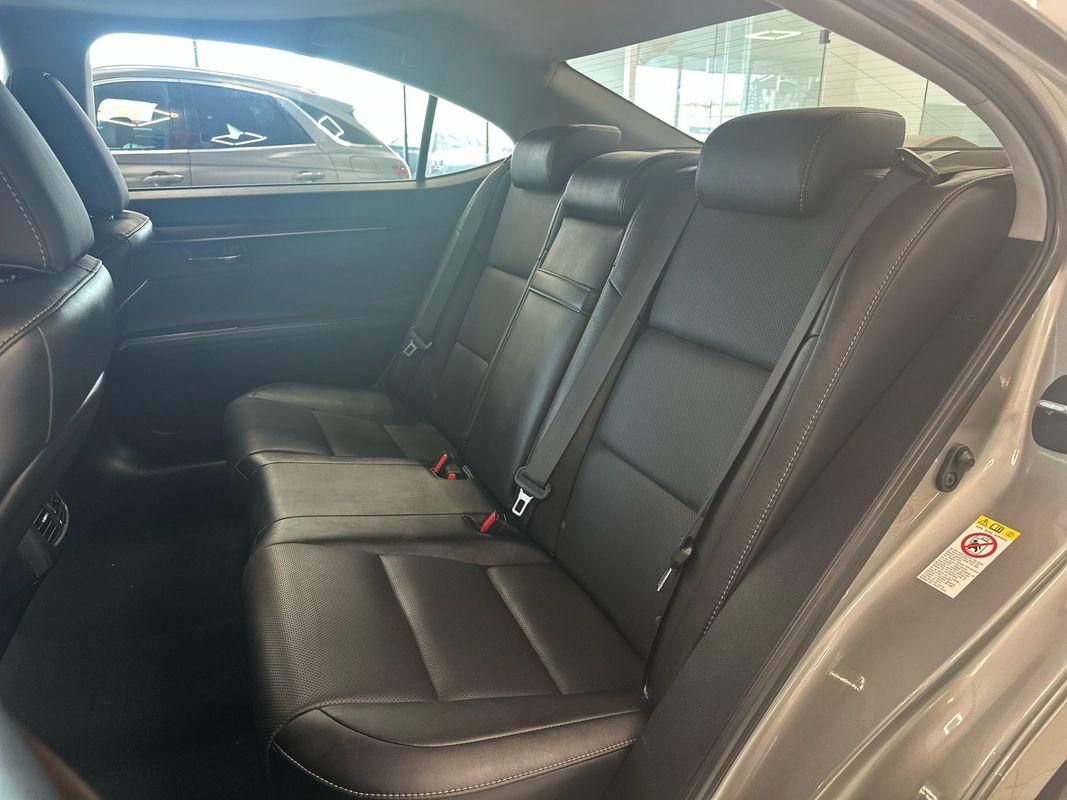2016 Lexus ES 350 photo 21
