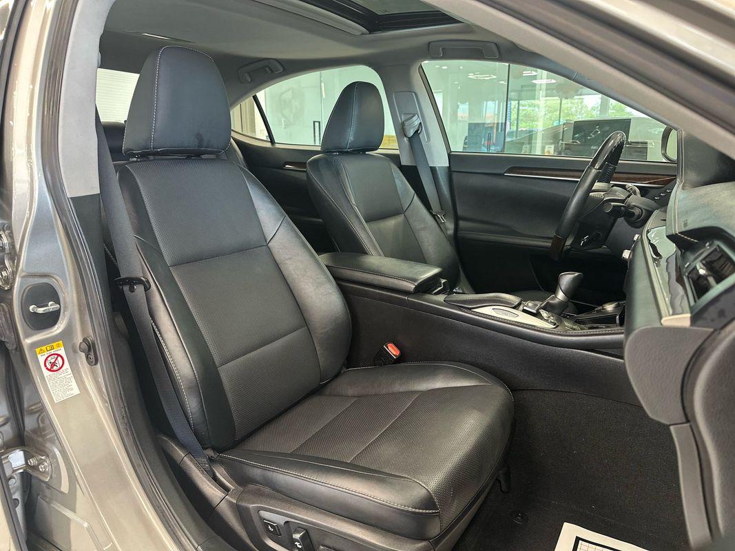 2016 Lexus ES 350 photo 22