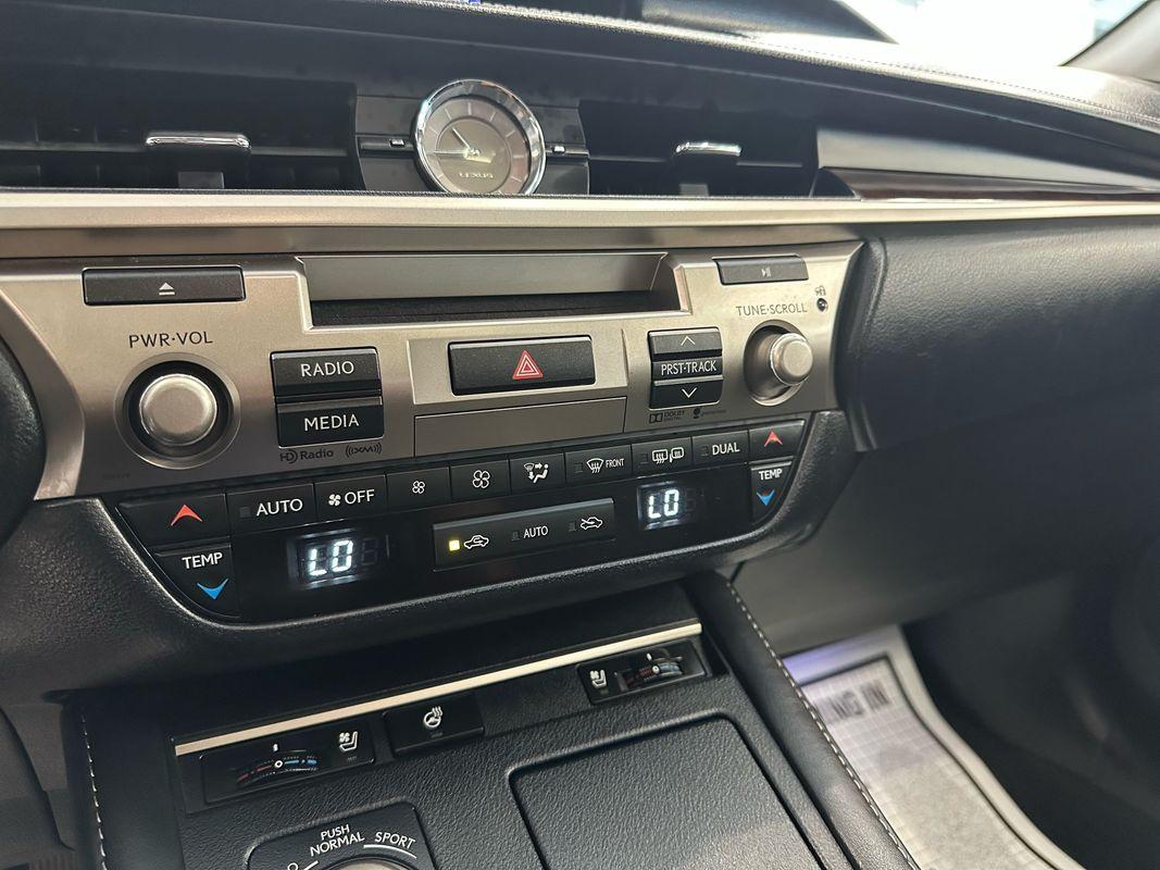 2016 Lexus ES 350 photo 29