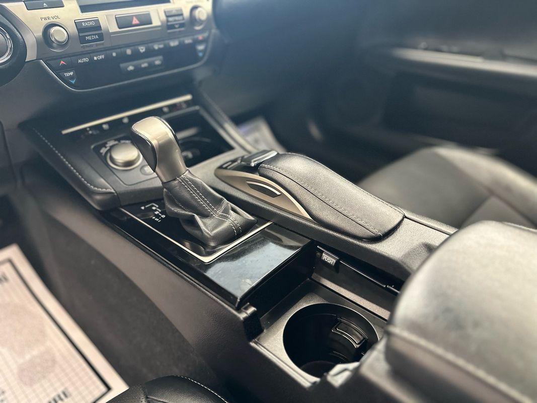 2016 Lexus ES 350 photo 31