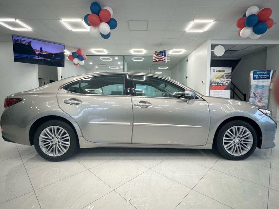 2016 Lexus ES 350 photo 4