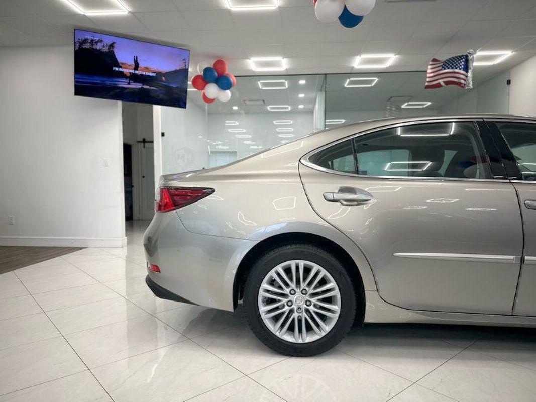 2016 Lexus ES 350 photo 6