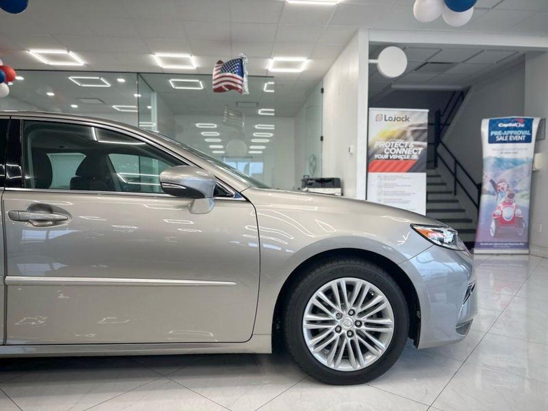 2016 Lexus ES 350 photo 7